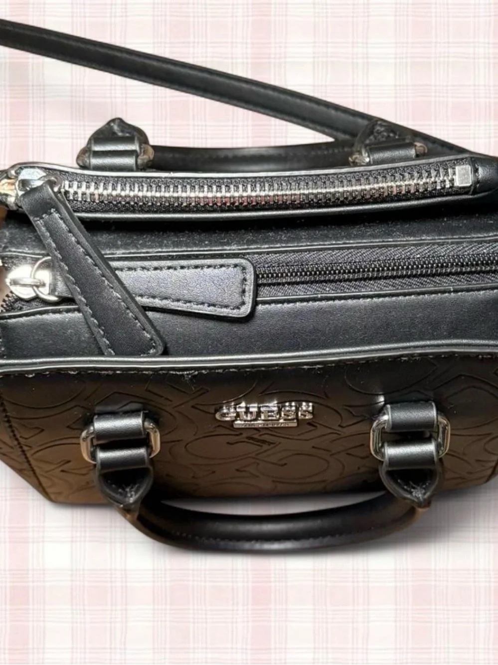Guess logo accents easy